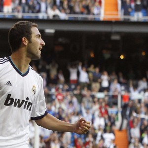 体育竞猜网站-跨界狂欢！JackeyLove亮相酋长球场，电竞冠军引爆足球热议，JackeyLove梦幻联动阿森纳主场，电竞破圈引爆热议